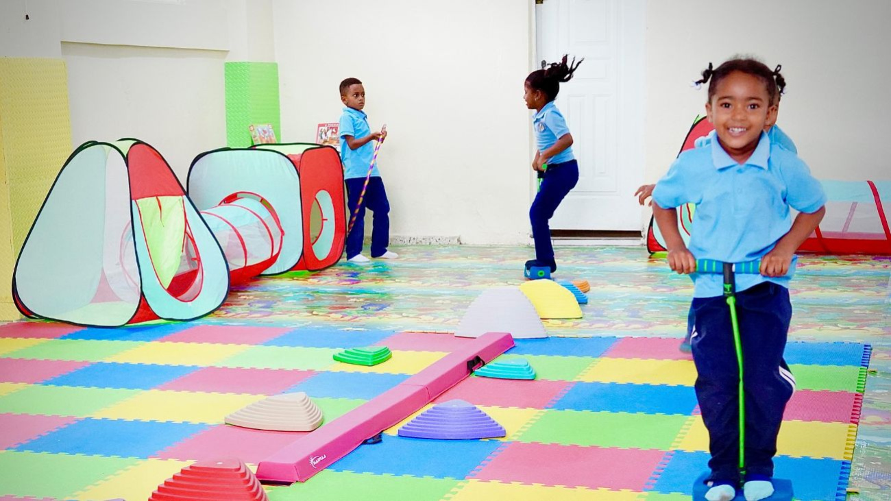 Inefi inaugura Aula de Motricidad en escuela de Azua