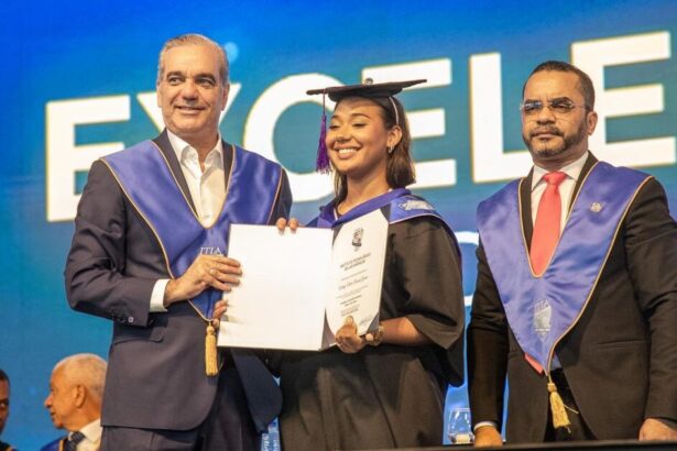 Abinader encabeza graduación ITLA: 642 egresados en tecnología