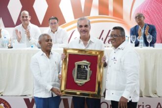 UMPIH reconoce a Abinader y Sanz Lovatón por apoyo a panaderos