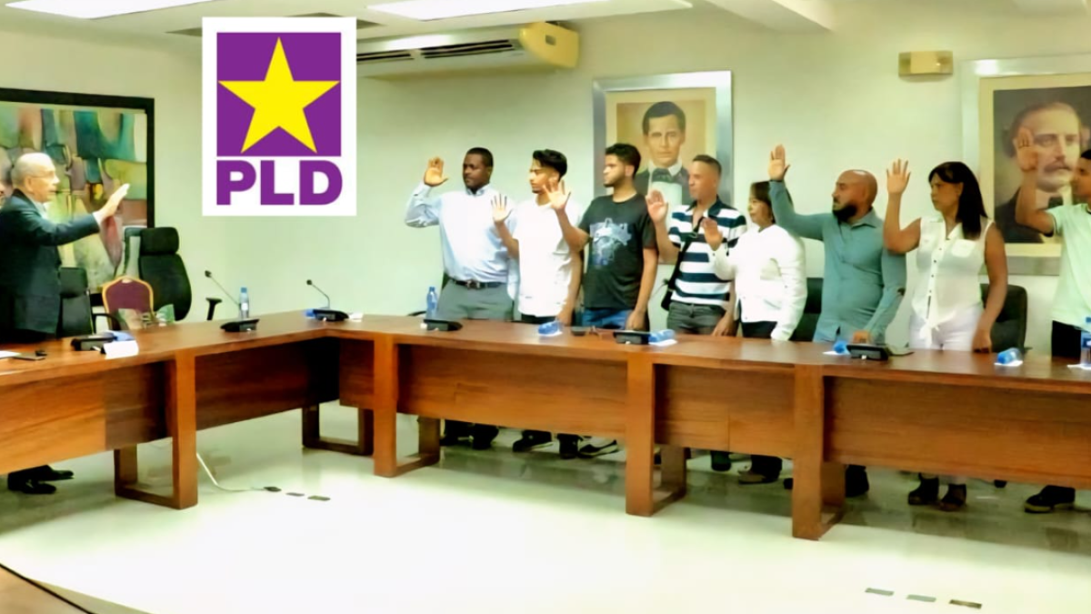 Danilo Medina juramenta 18 exdirigentes del PRM y FP al PLD