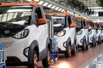 China bate récord en exportación global de vehículos eléctricos