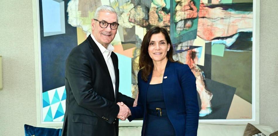 Embajadora de EE.UU. se reúne con Gonzalo Castillo en RD