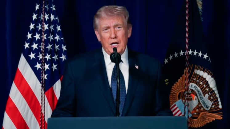 Trump amenaza con arancel del 100% al vino francés por impuesto digital