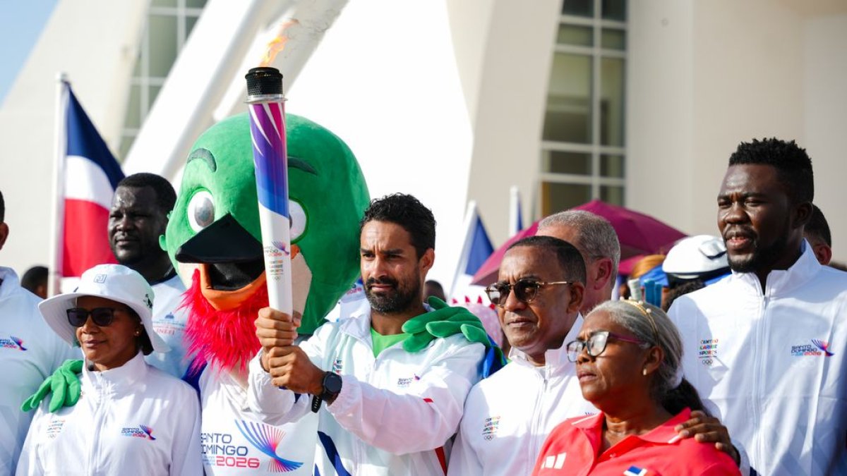 Medallistas dominicanos encabezan antorcha rumbo a Santo Domingo 2026