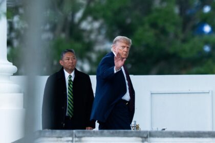 Trump ordena investigar a petroleras por altos precios de gasolina