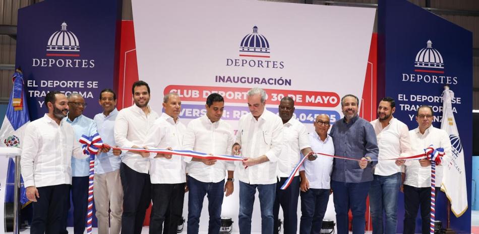 Abinader inaugura renovado Club Deportivo 30 de Mayo en Santo Domingo