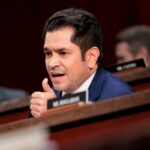 Diputado Jimmy Gomez coopera en investigación ética en el Congreso