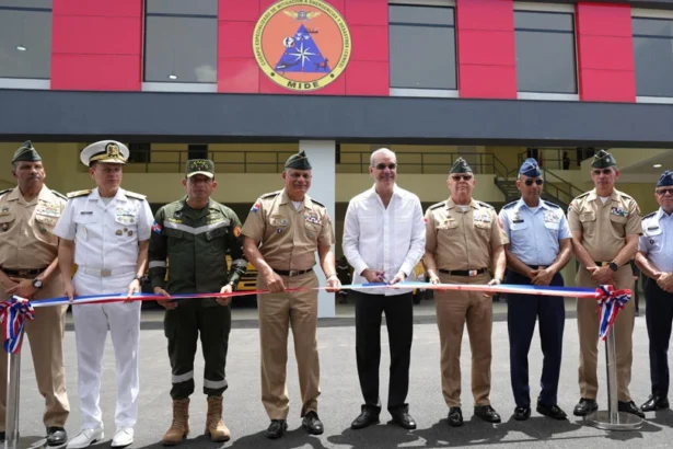 Abinader inaugura sede del CEMED para gestión de desastres