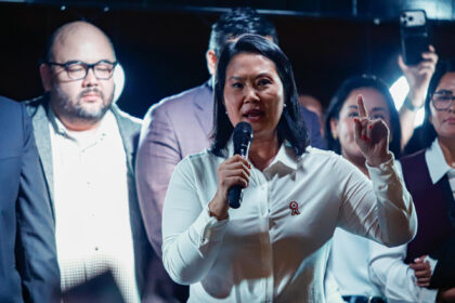 Keiko Fujimori inicia transición pese a impugnación de Sánchez