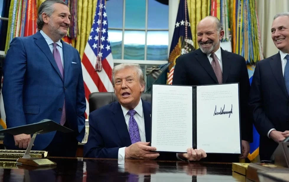 Trump obtuvo 1,200 mdd en 2025 por criptomonedas e inmuebles