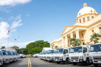 Gobierno entrega 50 compactadores a gobiernos locales