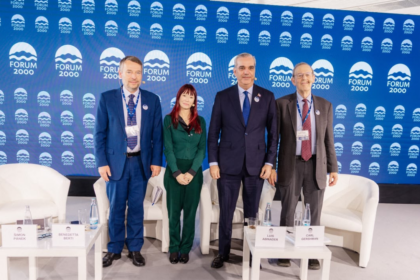 Abinader defiende alternancia e institucionalidad en Praga