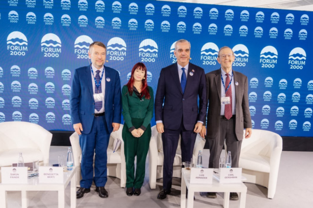 Abinader defiende alternancia e institucionalidad en Praga