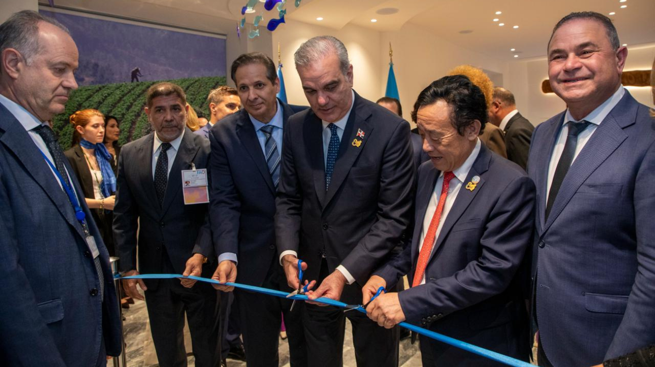 Abinader inaugura salón dominicano en la sede de la FAO